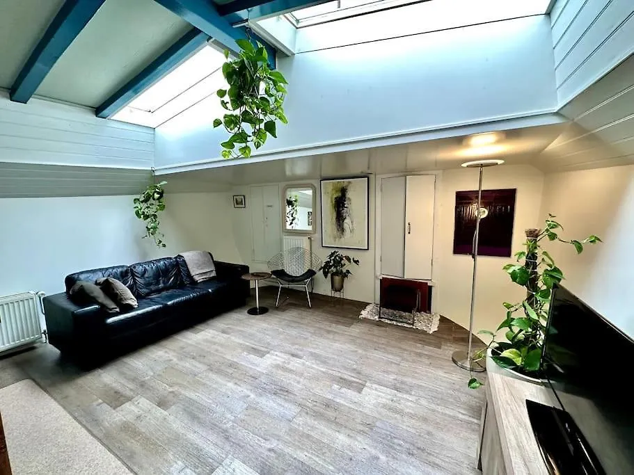 Houseboat In Amsterdamアパートメント ホームステイ アムステルダム